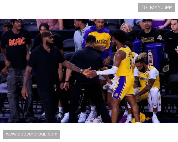 湖人明日对阵魔术伤病情况更新海斯或小概率出战布朗尼和蒂耶罗被下放